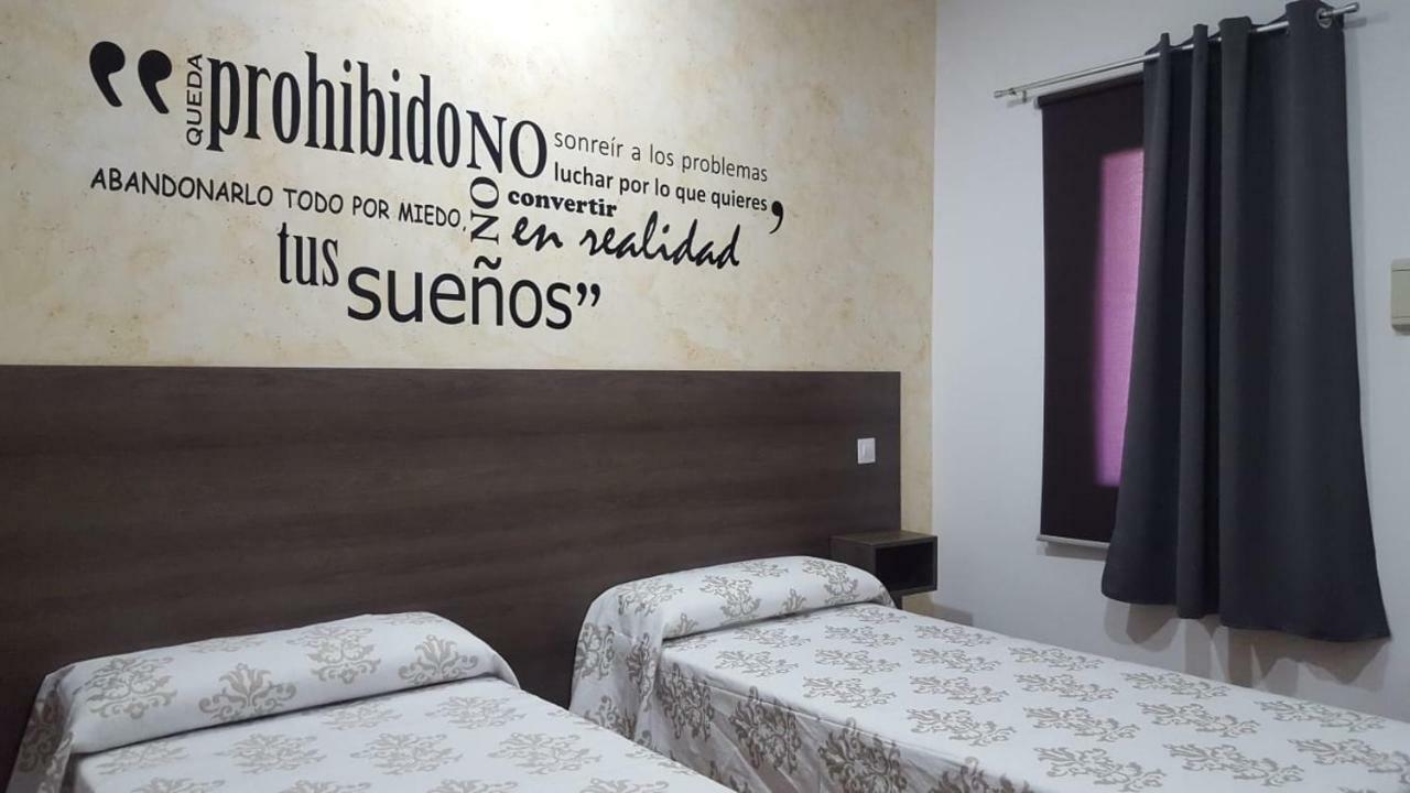 Hostal Almagro - Parking Esterno foto