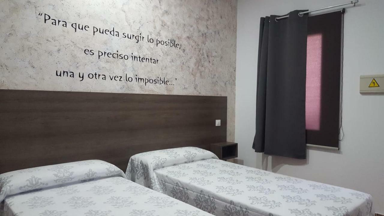 Hostal Almagro - Parking Esterno foto